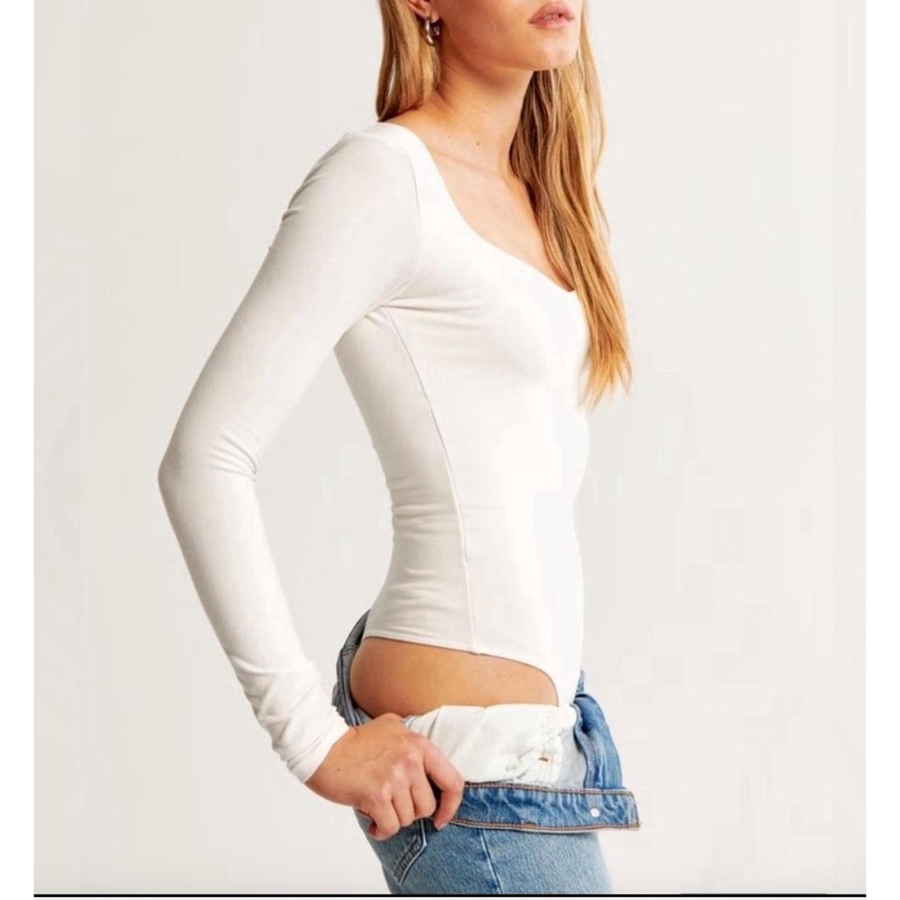 Abercrombie & Fitch Soft Bodysuit White Square Neck Long Sleeve Women's‎ Size M - Picture 2 of 9